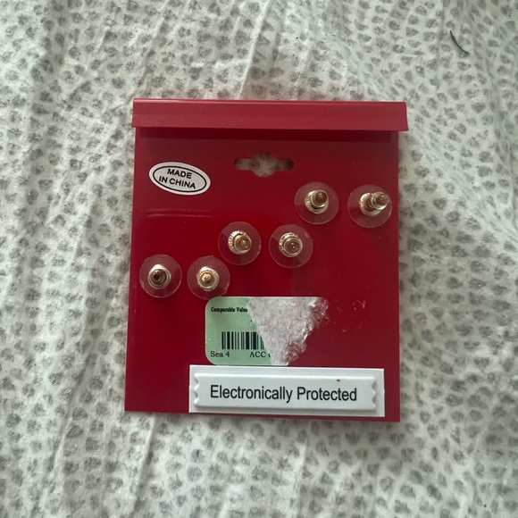 Women’s earrings set of 3 holiday theme brand new never used - Picture 2 of 2